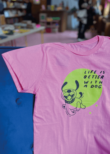 T-shirt - Women Up | Life is better with a dog