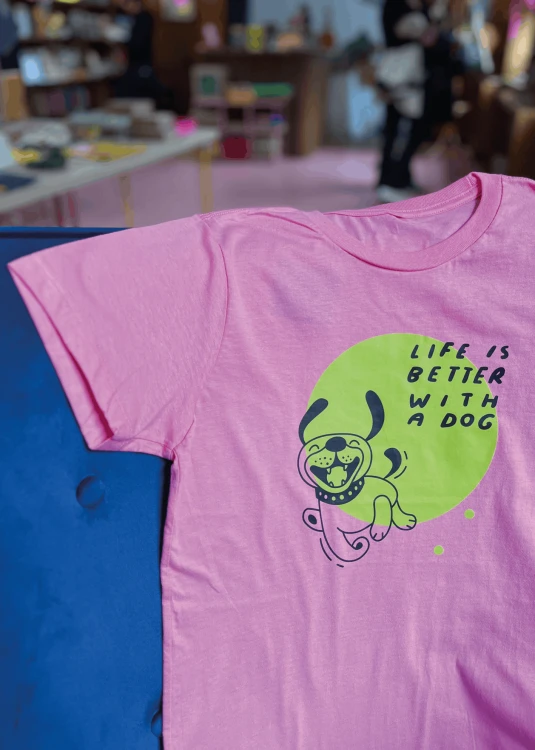 T-shirt - Women Up | Life is better with a dog